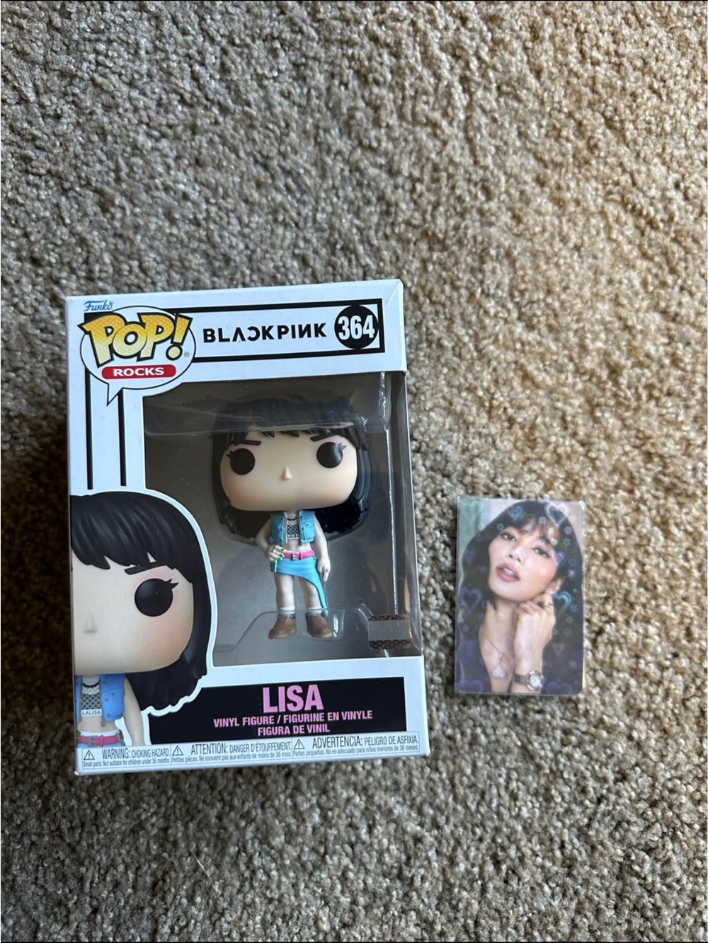 Lisa Blackpink funko pop with card